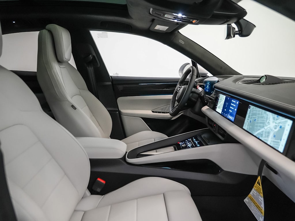 Thumbnail: 2026 Porsche Macan - 10