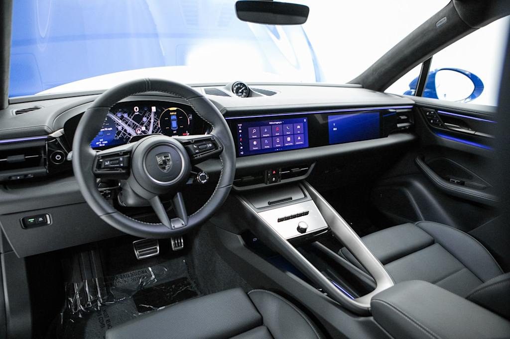 Thumbnail: 2026 Porsche Macan - 7