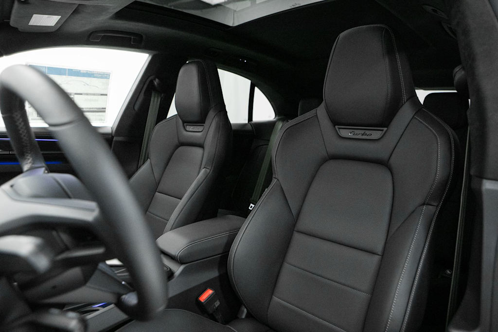 Thumbnail: 2026 Porsche Macan - 8
