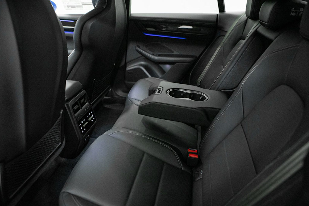 Thumbnail: 2026 Porsche Macan - 37