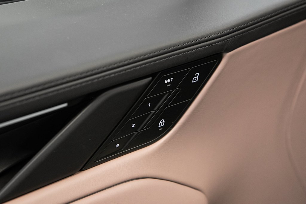 Thumbnail: 2026 Porsche Cayenne - 16