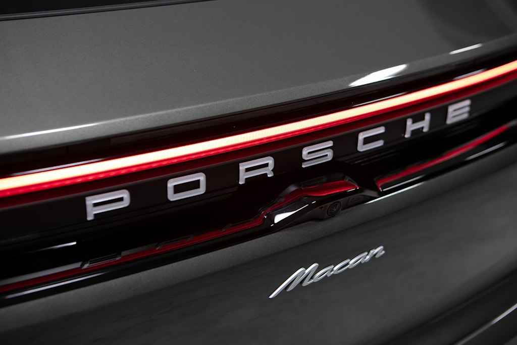 Thumbnail: 2025 Porsche Macan - 37