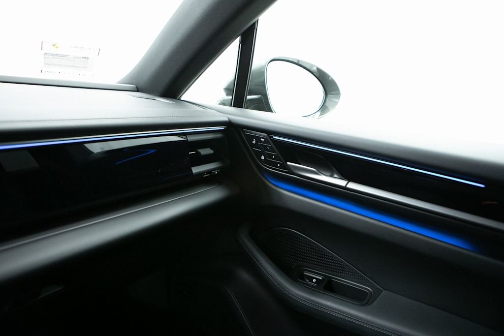 Thumbnail: 2025 Porsche Macan - 27
