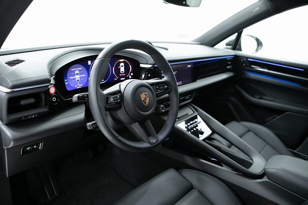 Thumbnail: 2025 Porsche Macan - 2