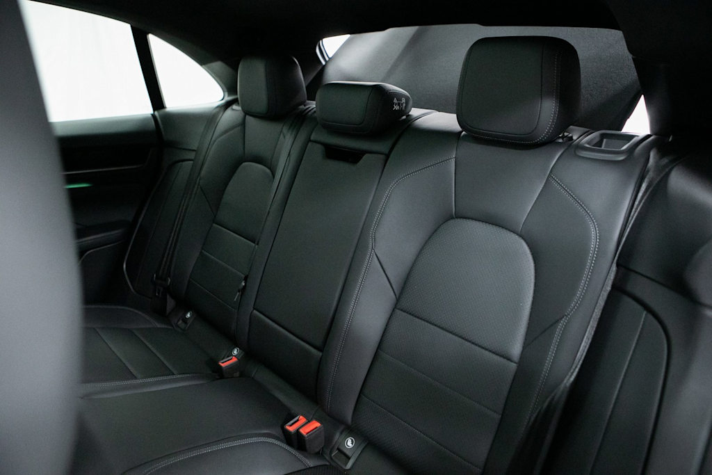 Thumbnail: 2025 Porsche Macan - 30