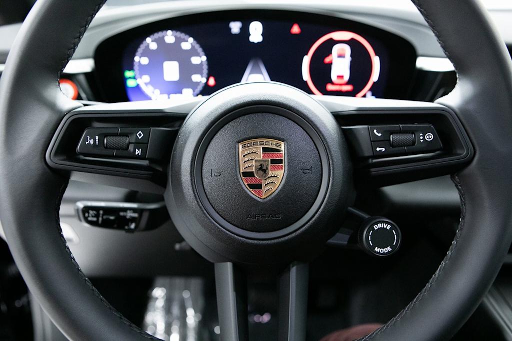 Thumbnail: 2025 Porsche Macan - 12