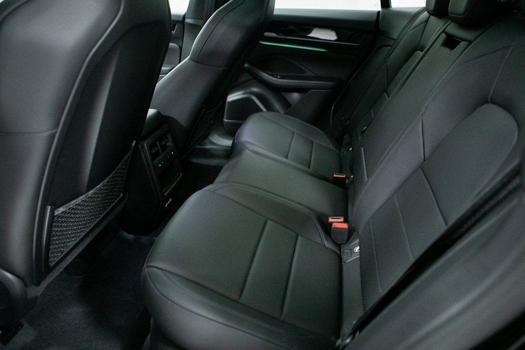 Thumbnail: 2025 Porsche Macan - 11