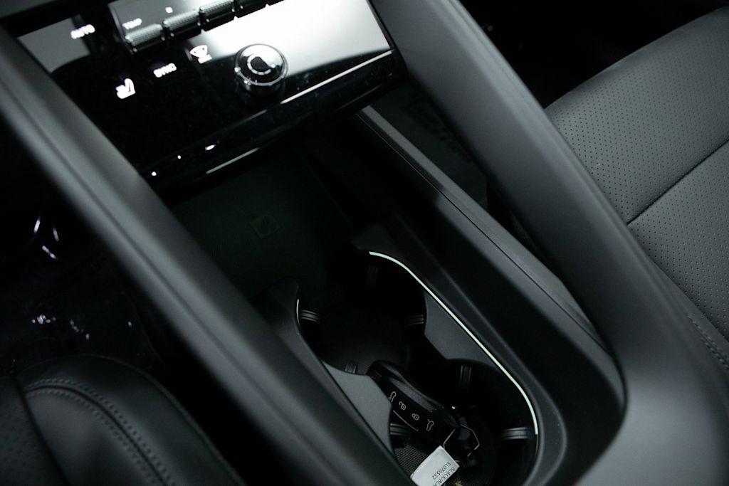 Thumbnail: 2025 Porsche Macan - 25