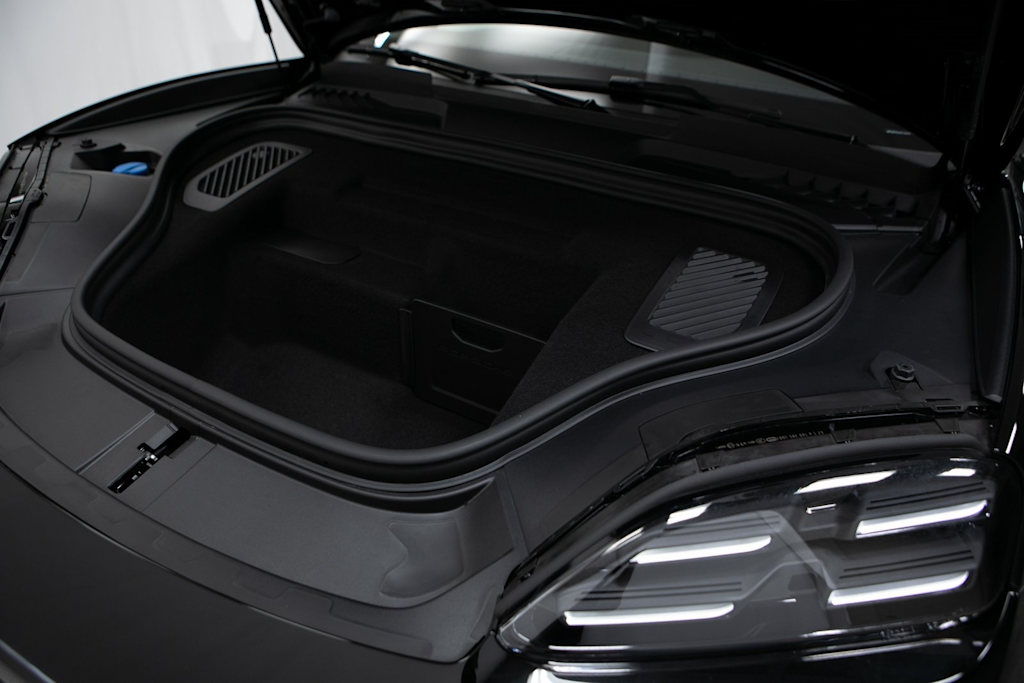 Thumbnail: 2025 Porsche Macan - 31