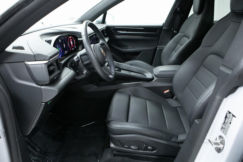 Thumbnail: 2025 Porsche Macan - 11