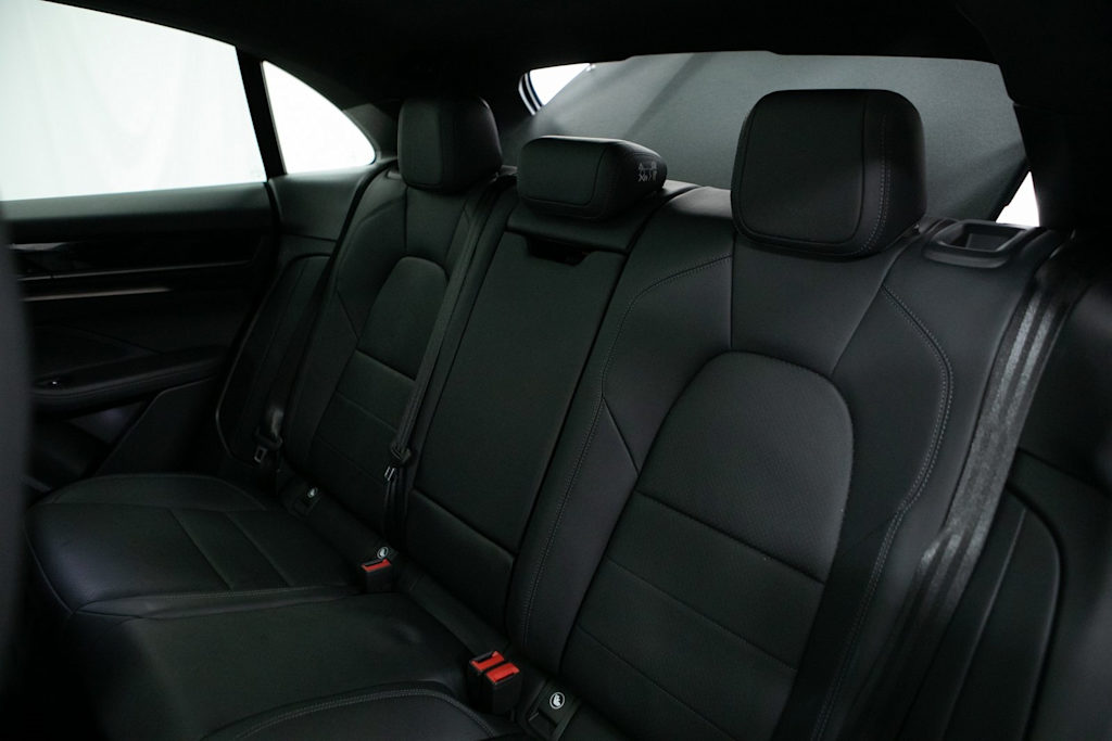 Thumbnail: 2025 Porsche Macan - 32