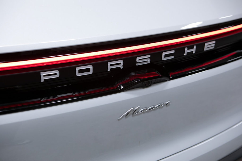 Thumbnail: 2025 Porsche Macan - 35