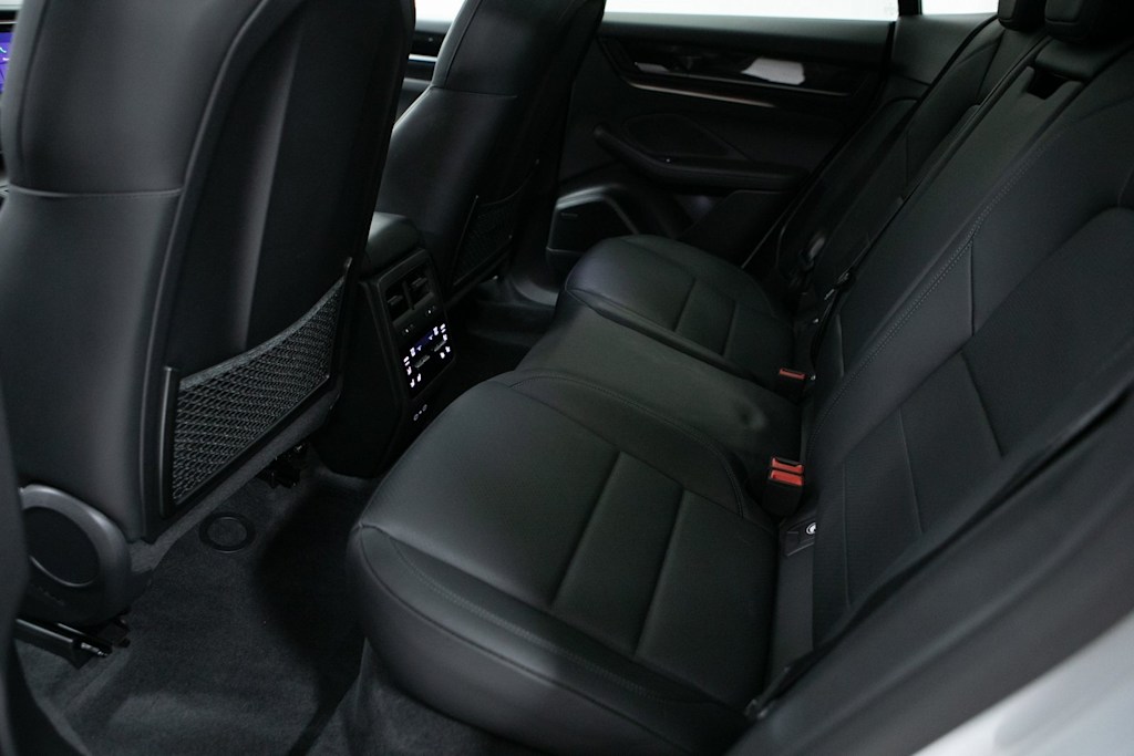 Thumbnail: 2025 Porsche Macan - 12