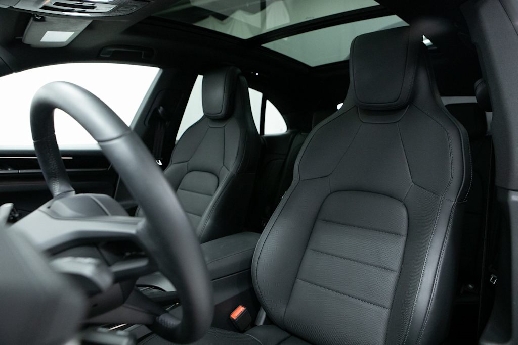 Thumbnail: 2025 Porsche Macan - 10