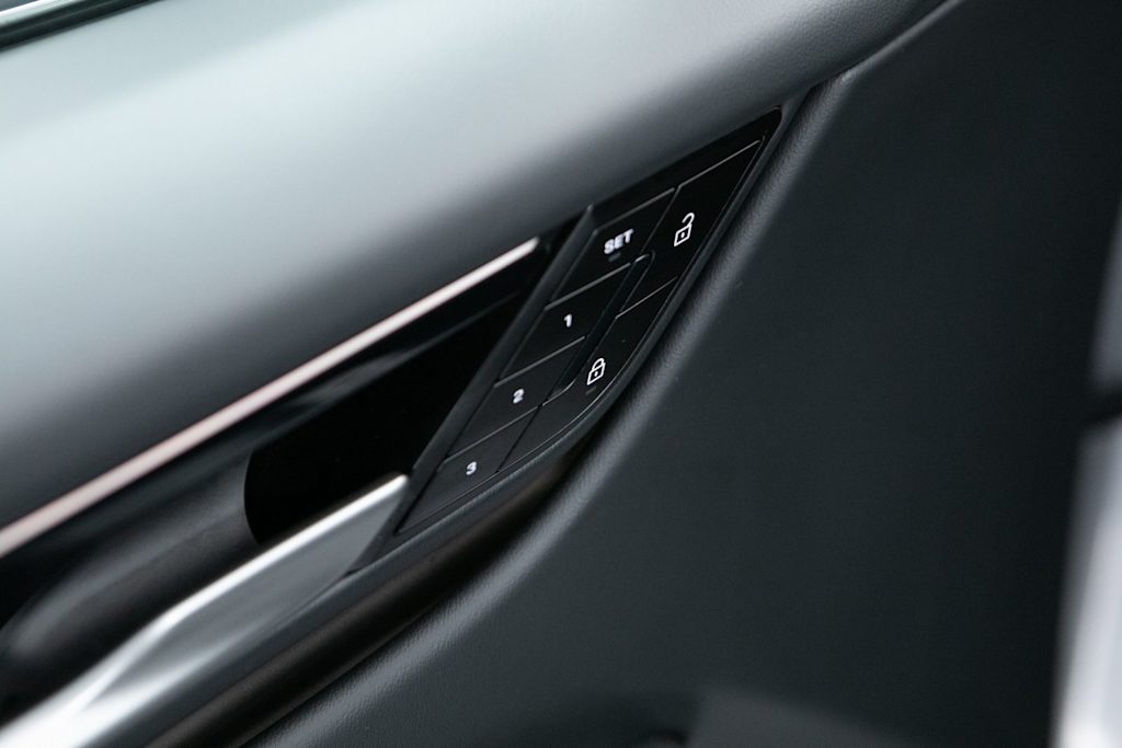 Thumbnail: 2025 Porsche Macan - 24