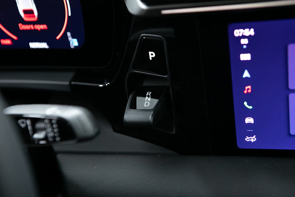 Thumbnail: 2025 Porsche Macan - 29