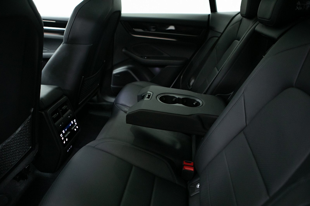 Thumbnail: 2025 Porsche Macan - 31