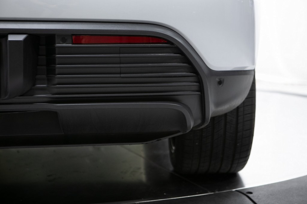 Thumbnail: 2025 Porsche Macan - 36