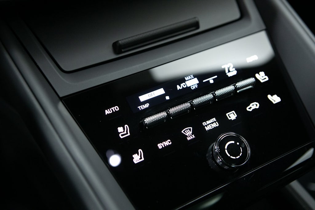 Thumbnail: 2025 Porsche Macan - 26