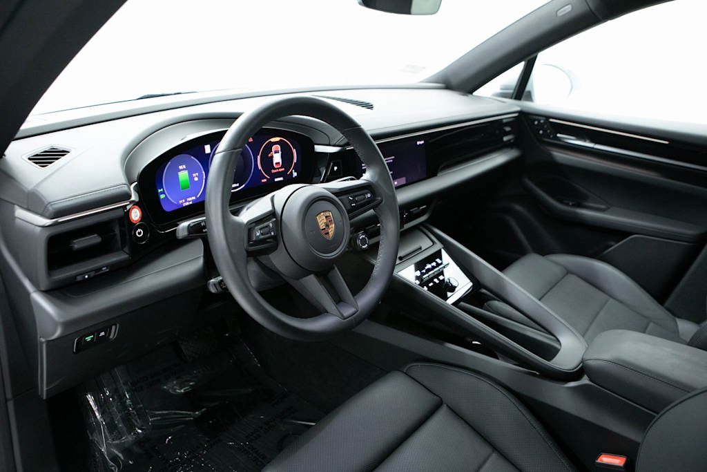 Thumbnail: 2025 Porsche Macan - 2