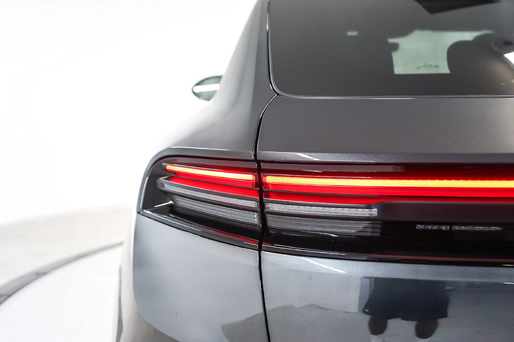 Thumbnail: 2026 Porsche Macan - 22