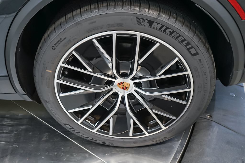 Thumbnail: 2026 Porsche Macan - 7