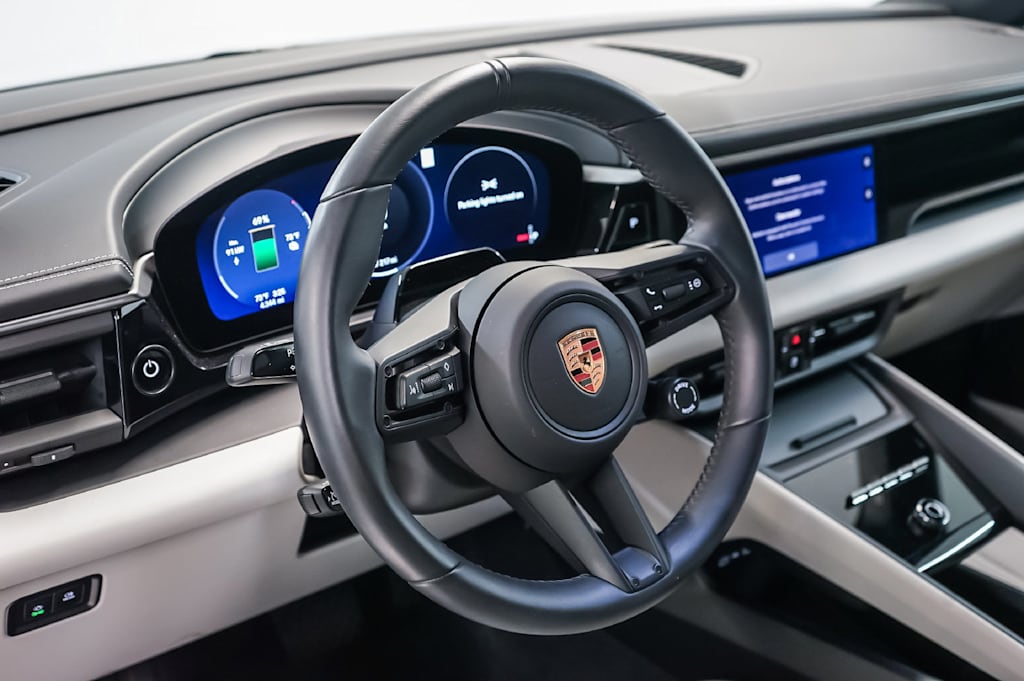 Thumbnail: 2026 Porsche Macan - 2