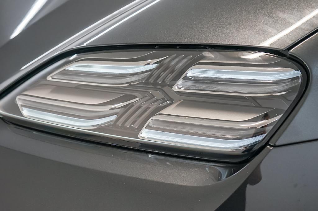 Thumbnail: 2026 Porsche Macan - 24