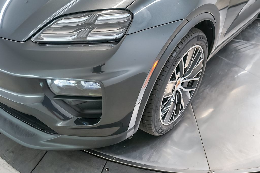 Thumbnail: 2026 Porsche Macan - 25
