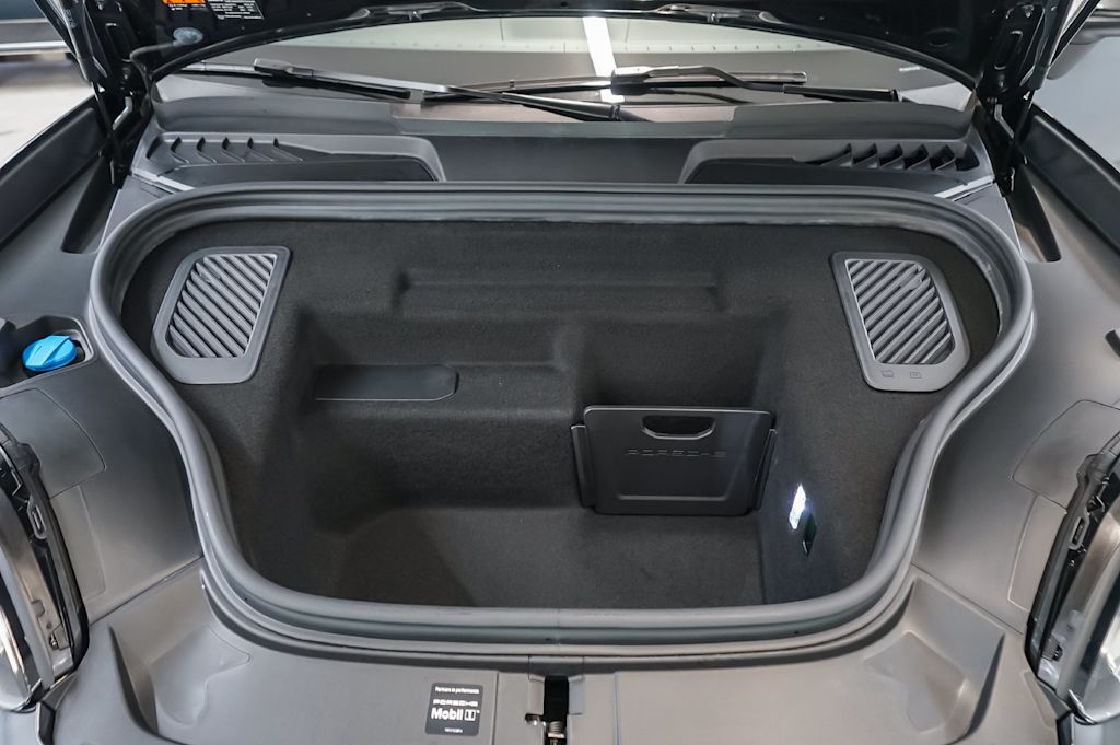 Thumbnail: 2026 Porsche Macan - 8