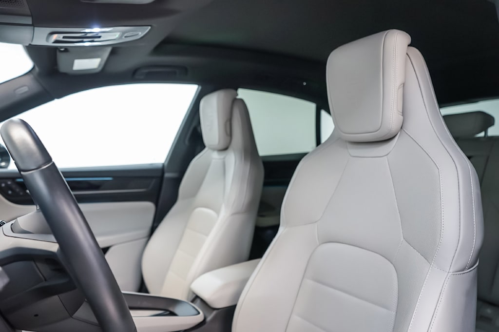 Thumbnail: 2026 Porsche Macan - 10