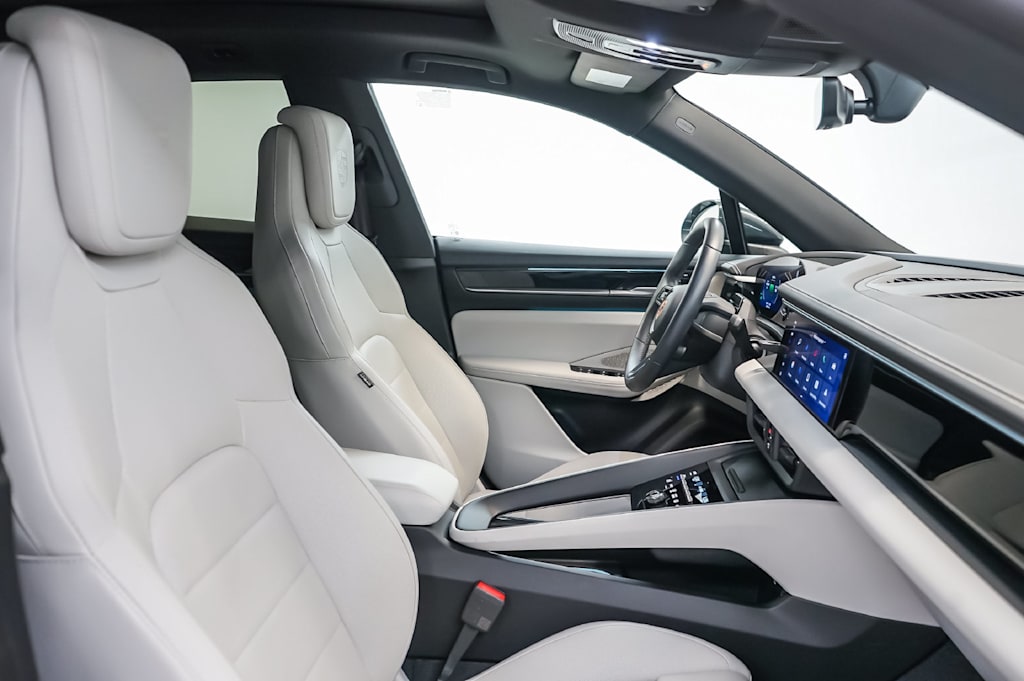 Thumbnail: 2026 Porsche Macan - 11