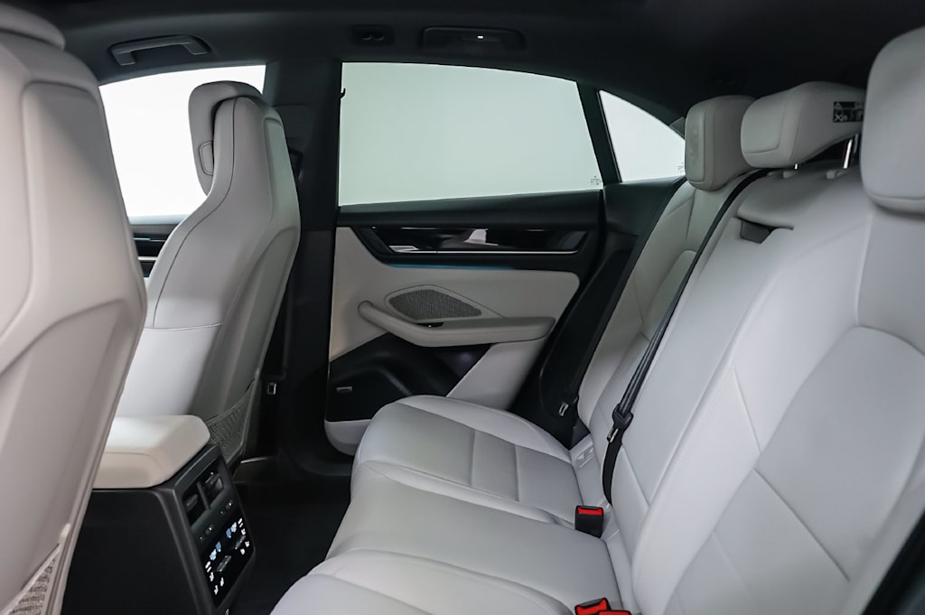 Thumbnail: 2026 Porsche Macan - 12