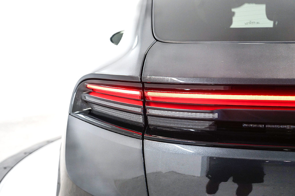 Thumbnail: 2026 Porsche Macan - 22