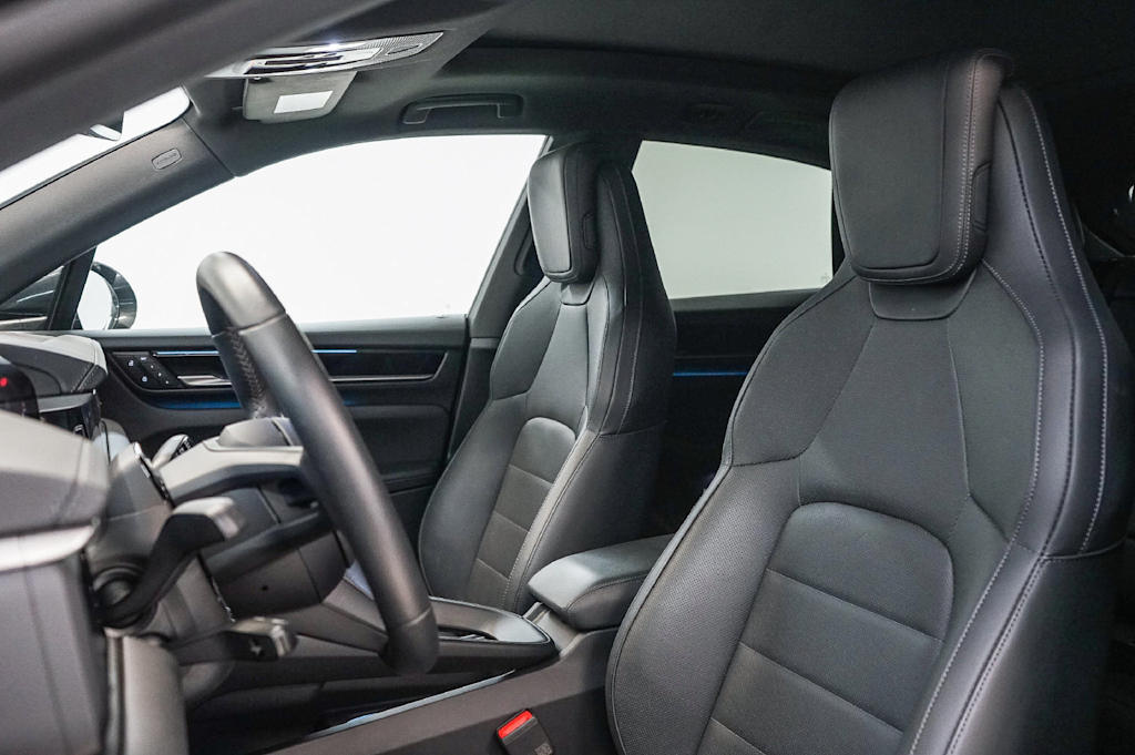 Thumbnail: 2026 Porsche Macan - 9