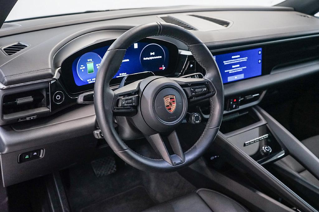 Thumbnail: 2026 Porsche Macan - 2