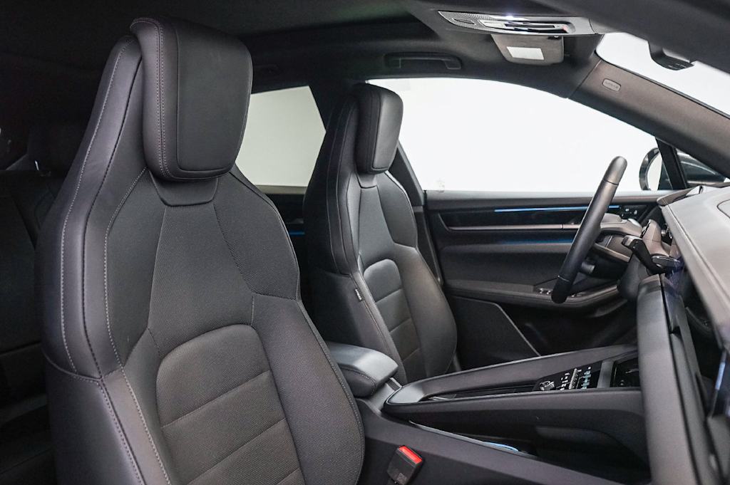 Thumbnail: 2026 Porsche Macan - 10