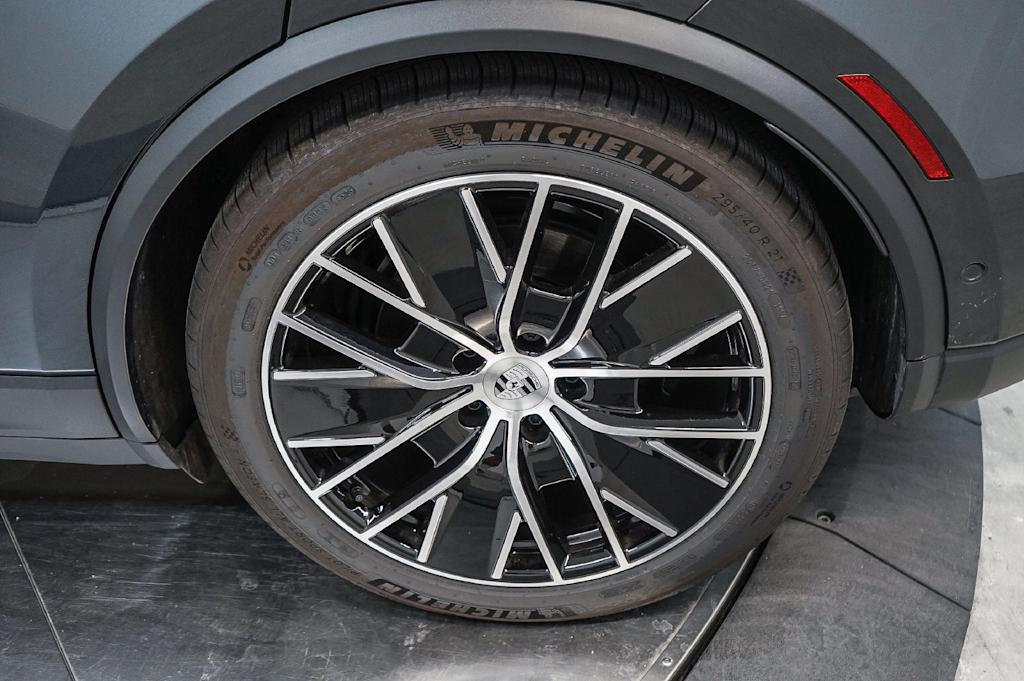Thumbnail: 2026 Porsche Macan - 7