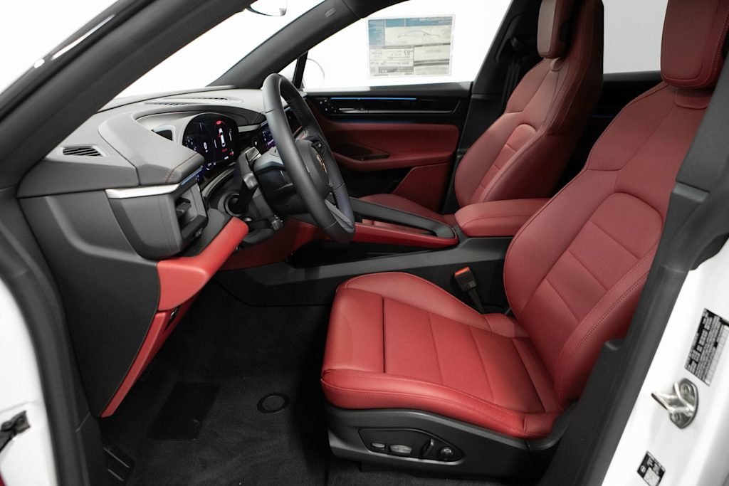 Thumbnail: 2026 Porsche Macan - 10
