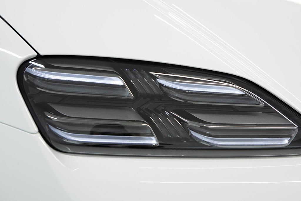 Thumbnail: 2026 Porsche Macan - 20