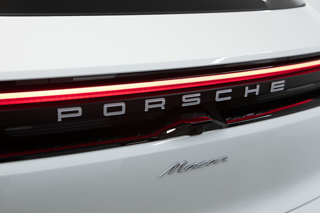 Thumbnail: 2026 Porsche Macan - 36