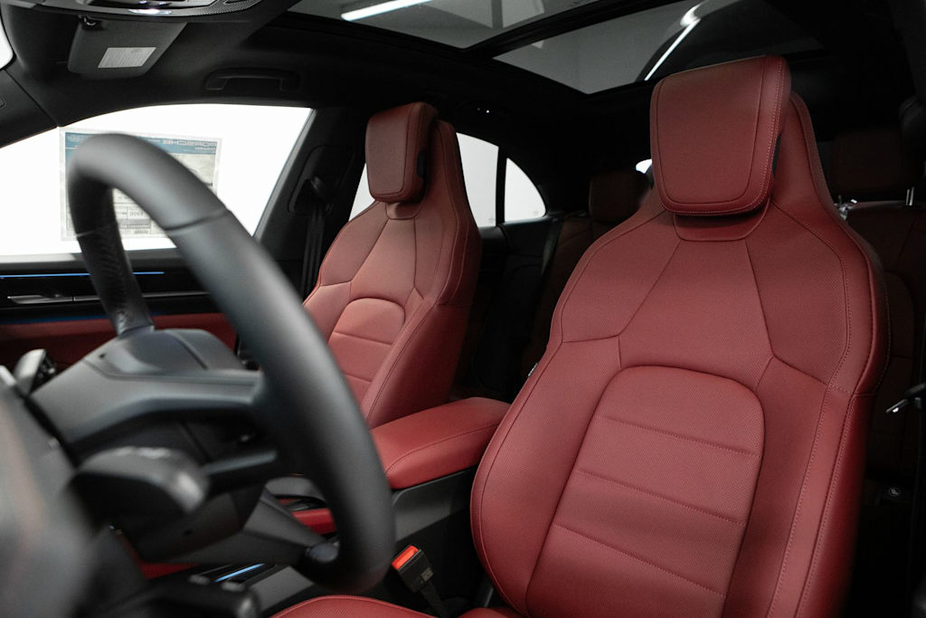 Thumbnail: 2026 Porsche Macan - 9