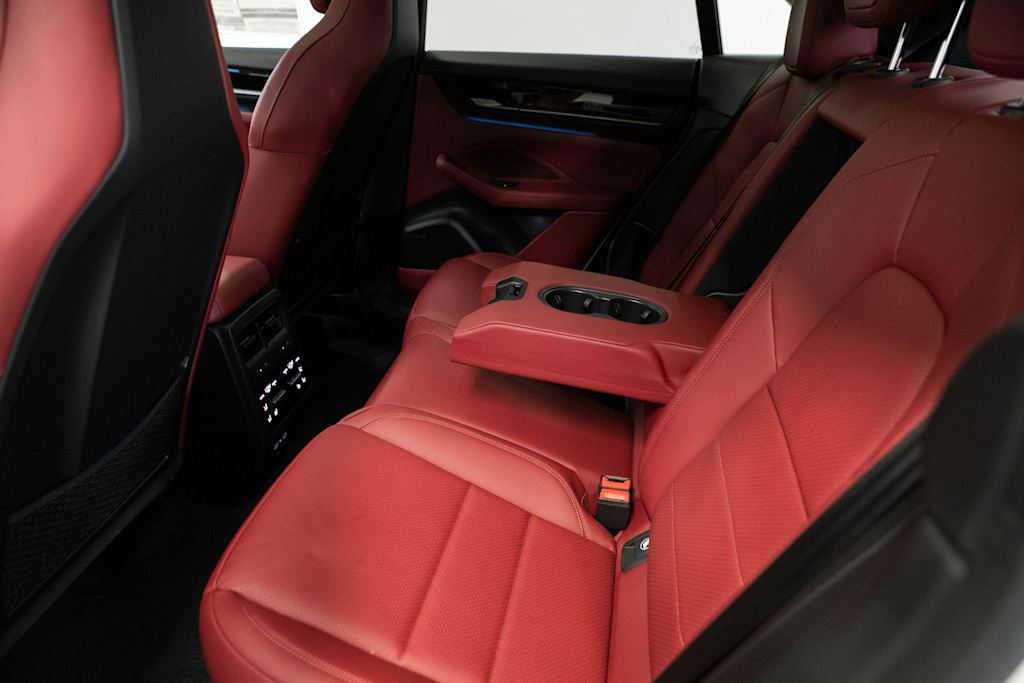 Thumbnail: 2026 Porsche Macan - 32