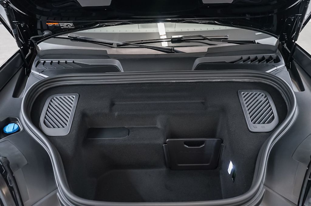 Thumbnail: 2026 Porsche Macan - 33