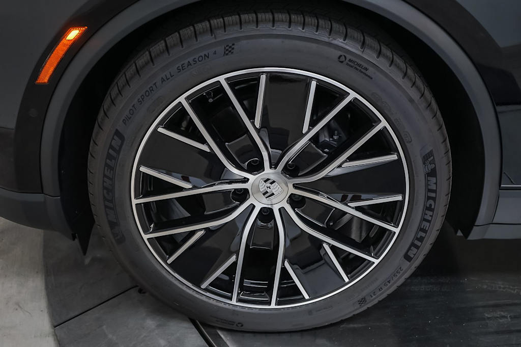 Thumbnail: 2026 Porsche Macan - 23