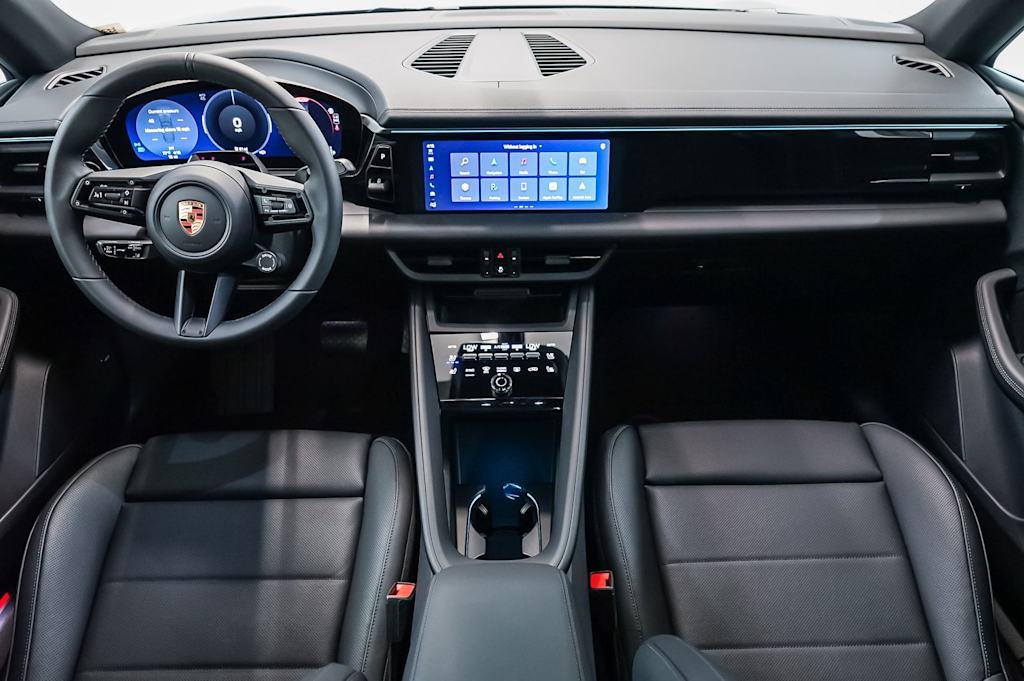 Thumbnail: 2026 Porsche Macan - 8