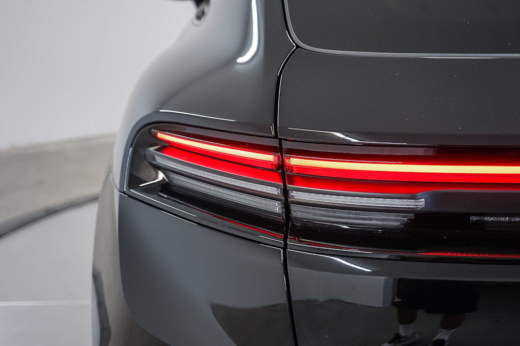 Thumbnail: 2026 Porsche Macan - 21