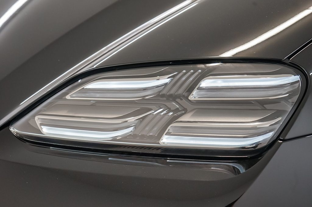 Thumbnail: 2026 Porsche Macan - 24