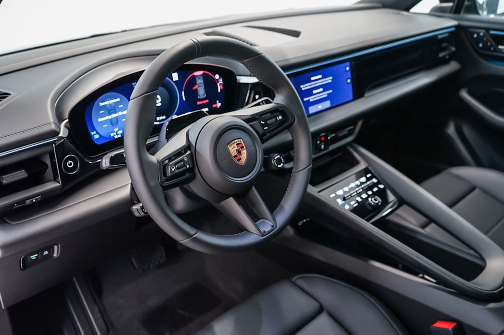 Thumbnail: 2026 Porsche Macan - 2