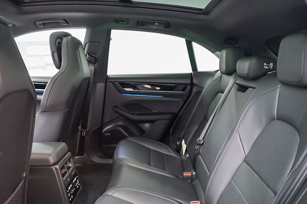 Thumbnail: 2026 Porsche Macan - 11